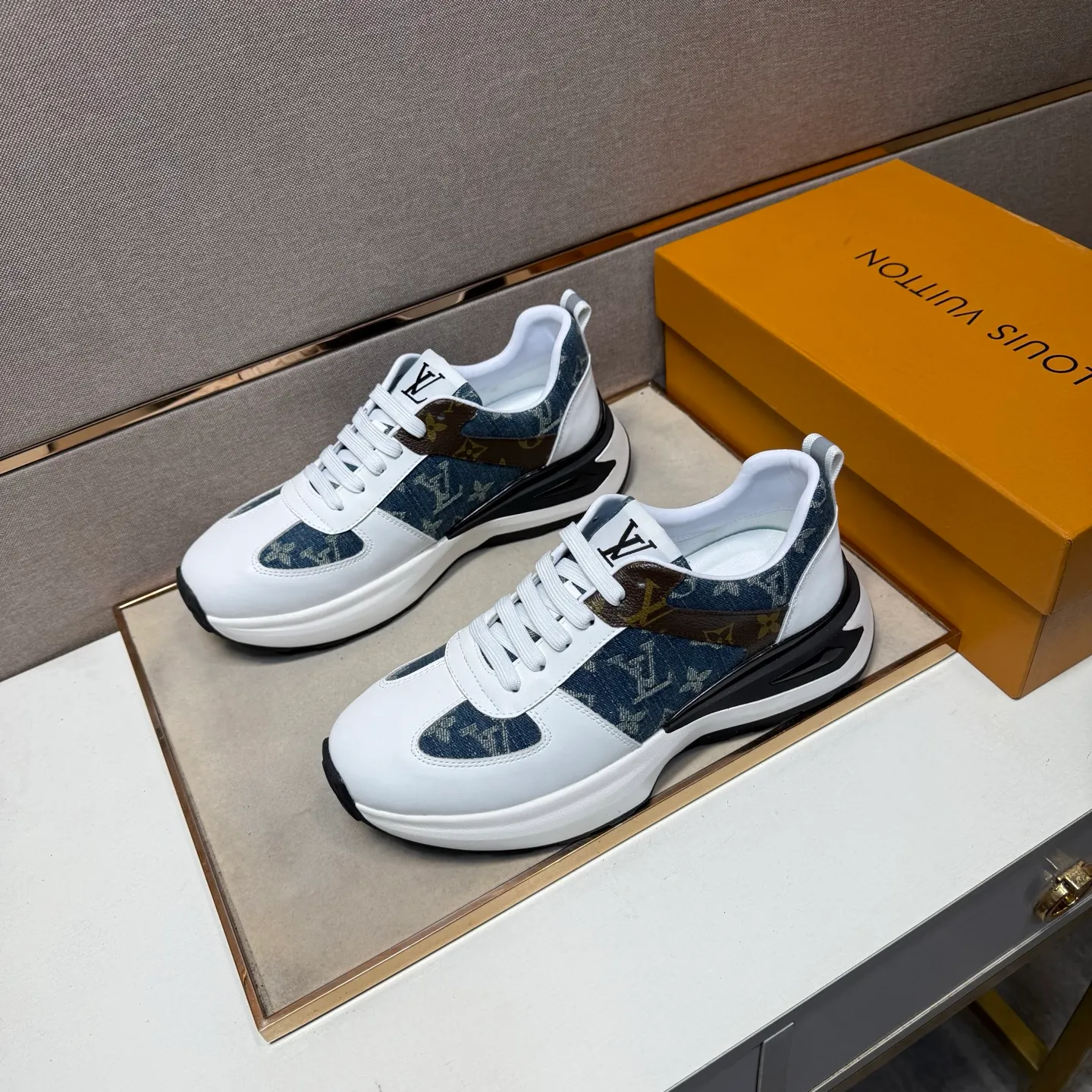 ⬛️Men's shoes 💰p442【LV～】Men's casual shoes 2025z cabinet sales simultaneously 🔶Size: 38-44#️⃣ 🔷2 colors🔜The upper is made of multi-material splicing➕Genuine leather lining, comfortable and breathable, sole: original comfortable and wear-resistant outsole, ⚠️Real shot📱Photographed🎬The real thing is better📢📢📢